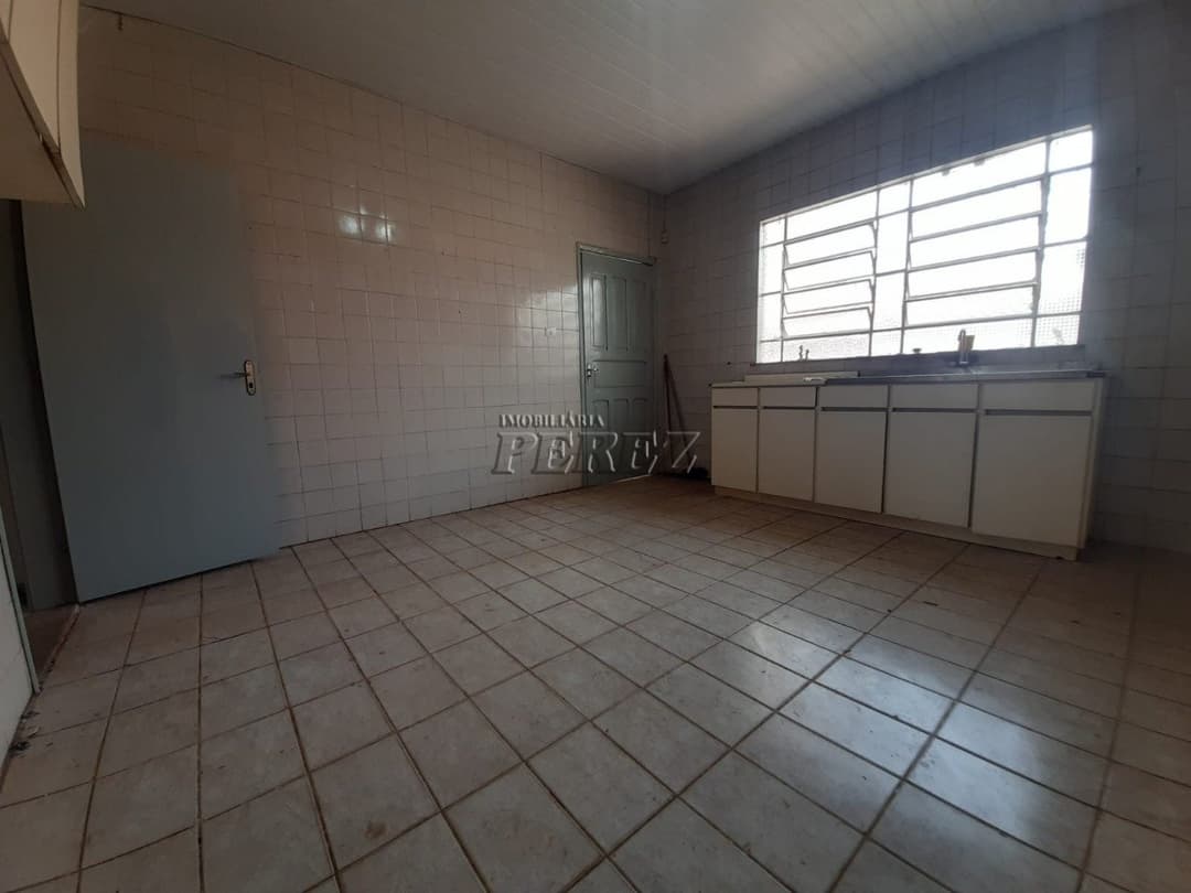 Casa de Três Quartos Para alugar no Centro de Londrina - Foto 23
