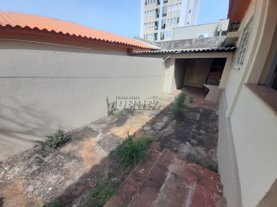 Casa de Três Quartos Para alugar no Centro de Londrina - Foto 27