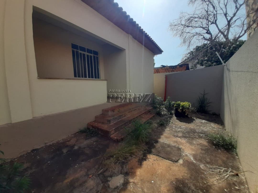 Casa de Três Quartos Para alugar no Centro de Londrina - Foto 31