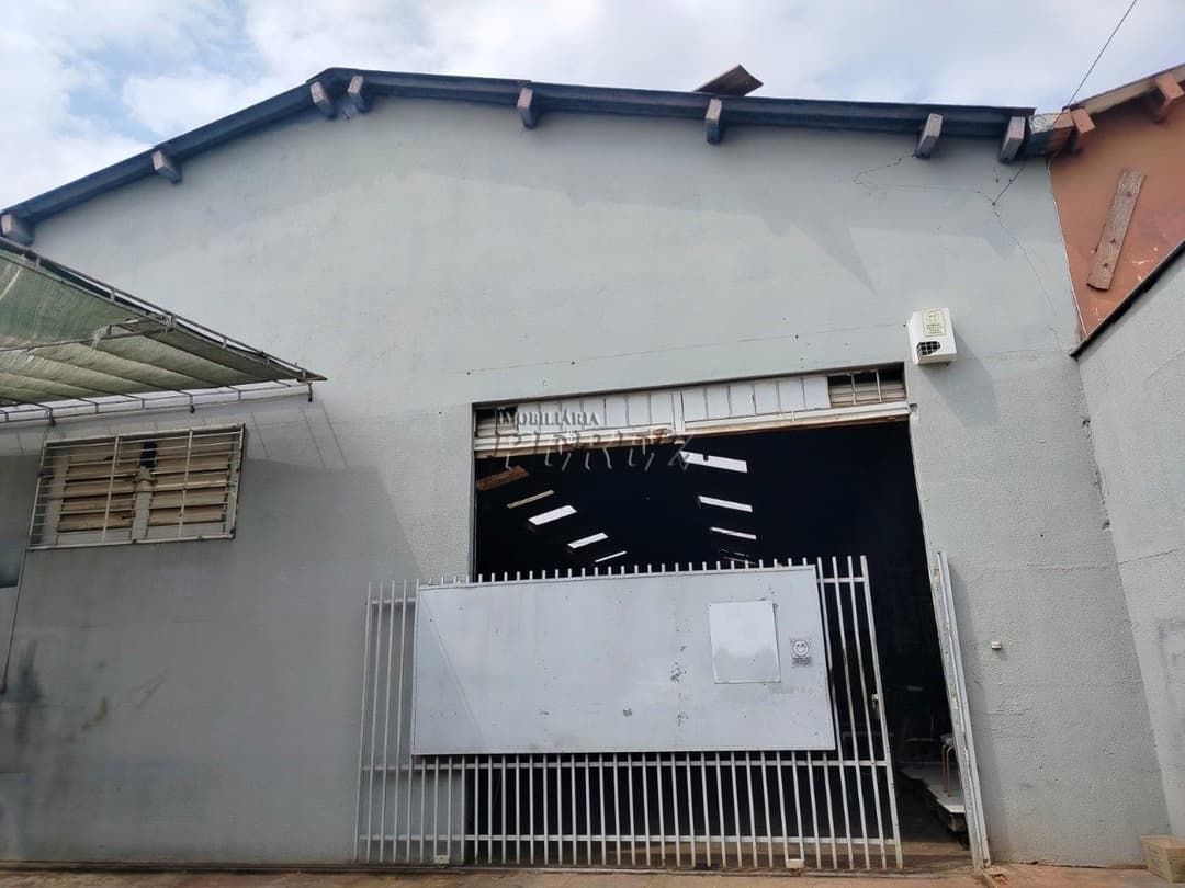 Barracão à venda, próximo ao Shopping  Boulevard, aceita permuta por terreno e veiculo. - Foto 2