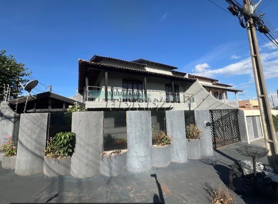 Sobrado para alugar no Pacaembu, região norte de Londrina - Foto 0