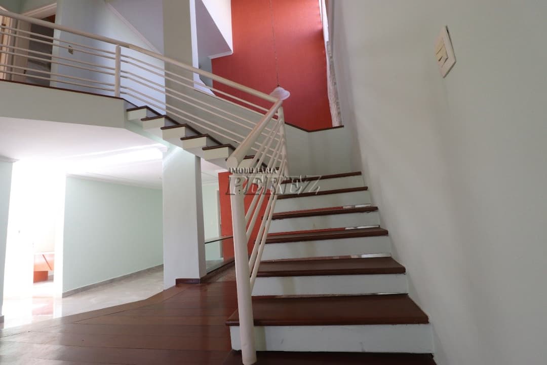 Casa de quatro dormitórios e suíte para locação no centro de Londrina - Foto 16