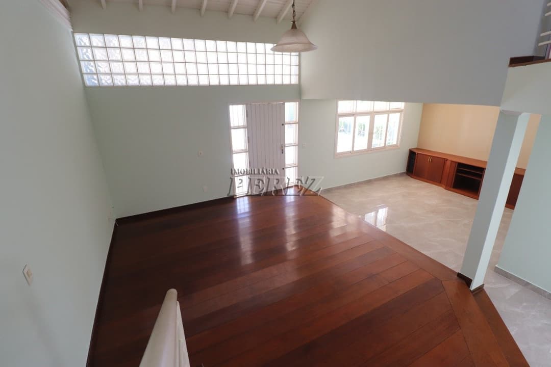 Casa de quatro dormitórios e suíte para locação no centro de Londrina - Foto 17