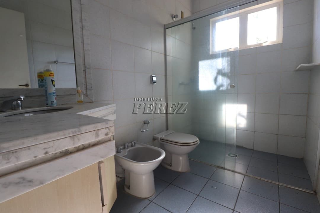 Casa de quatro dormitórios e suíte para locação no centro de Londrina - Foto 31