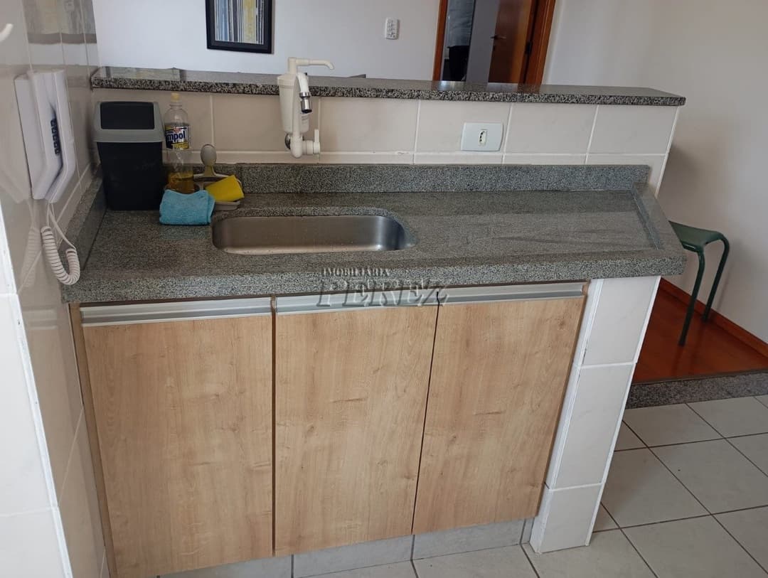 Apartamento para alugar na Rua Jorge Velho, na região central de Londrina - Foto 8