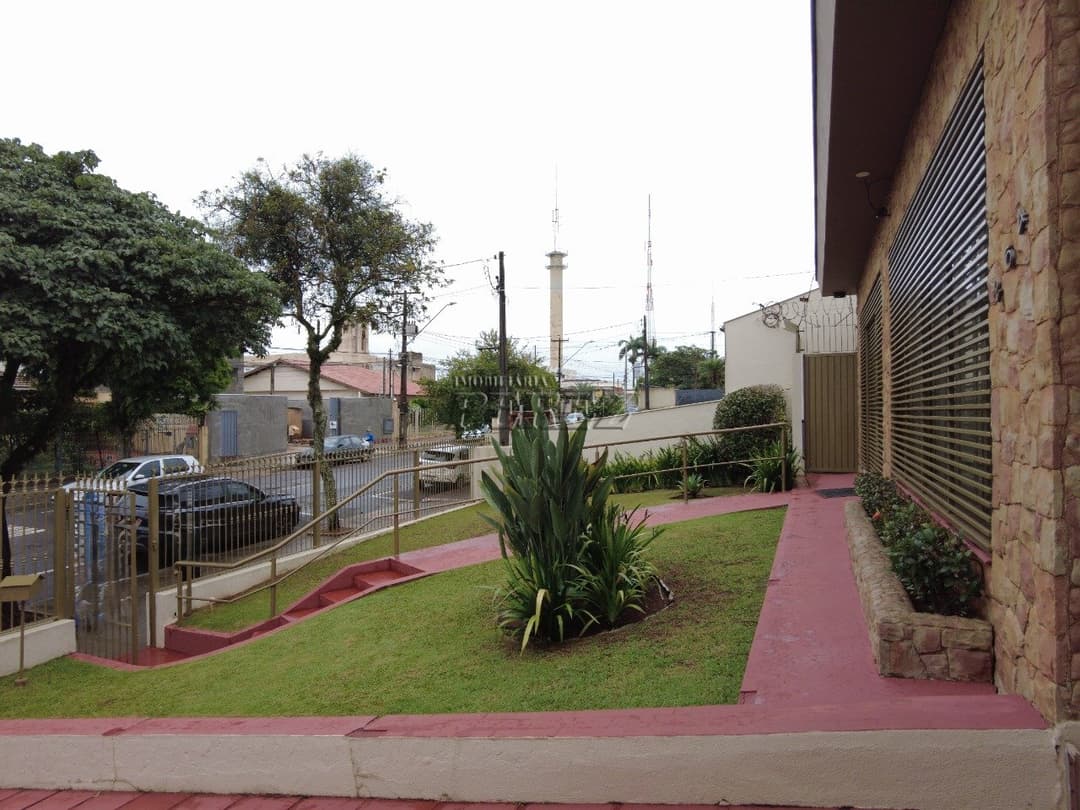 Casa comercial à venda e locação no Jardim Shangri-lá A, Rua Castro Alves - Região oeste de Londrina - Foto 1
