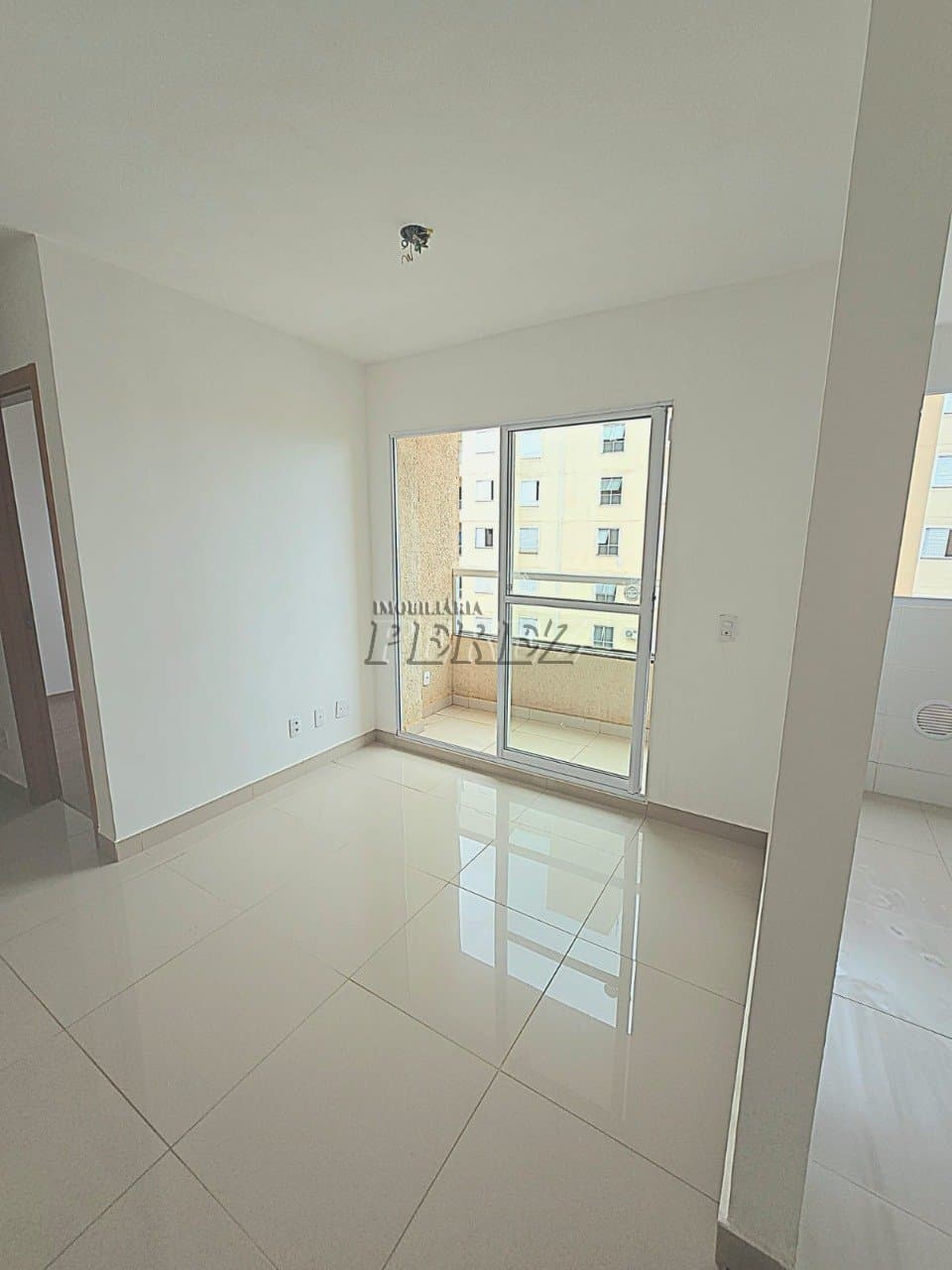 Apartamento à venda no Condomínio Laguna Málaga na região leste de Londrina - Foto 2