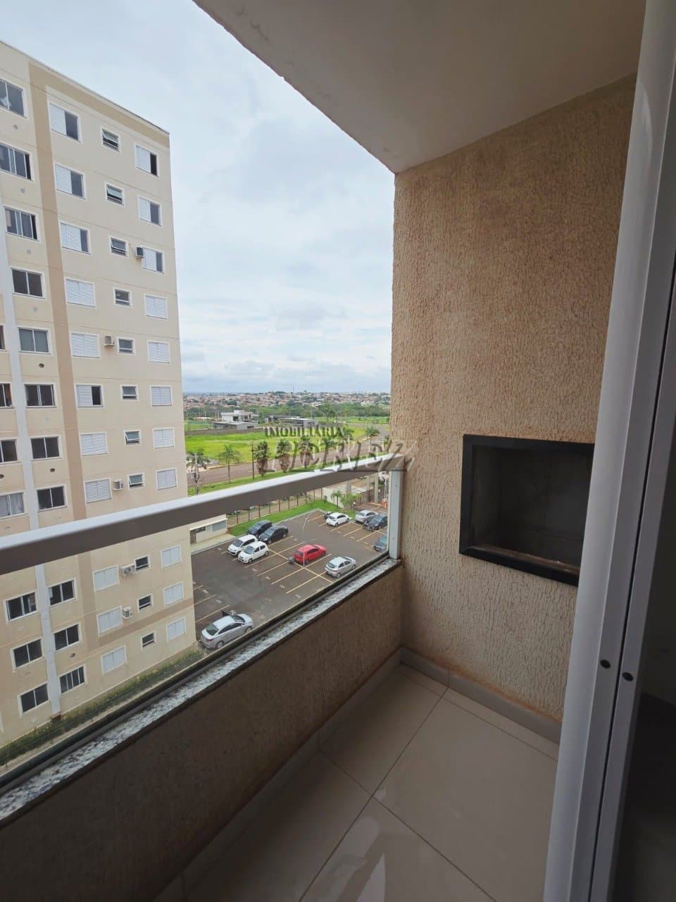 Apartamento à venda no Condomínio Laguna Málaga na região leste de Londrina - Foto 3
