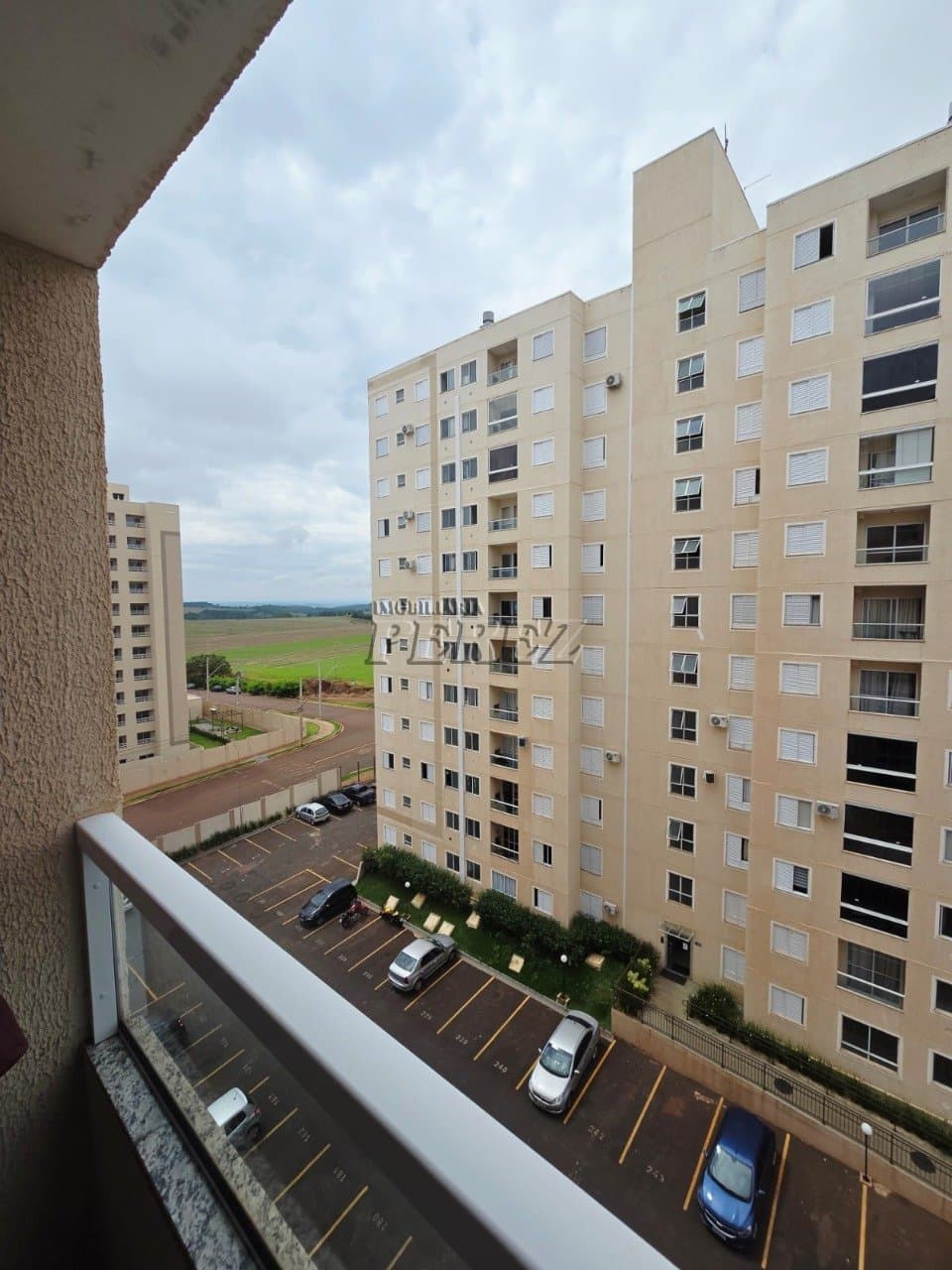 Apartamento à venda no Condomínio Laguna Málaga na região leste de Londrina - Foto 5