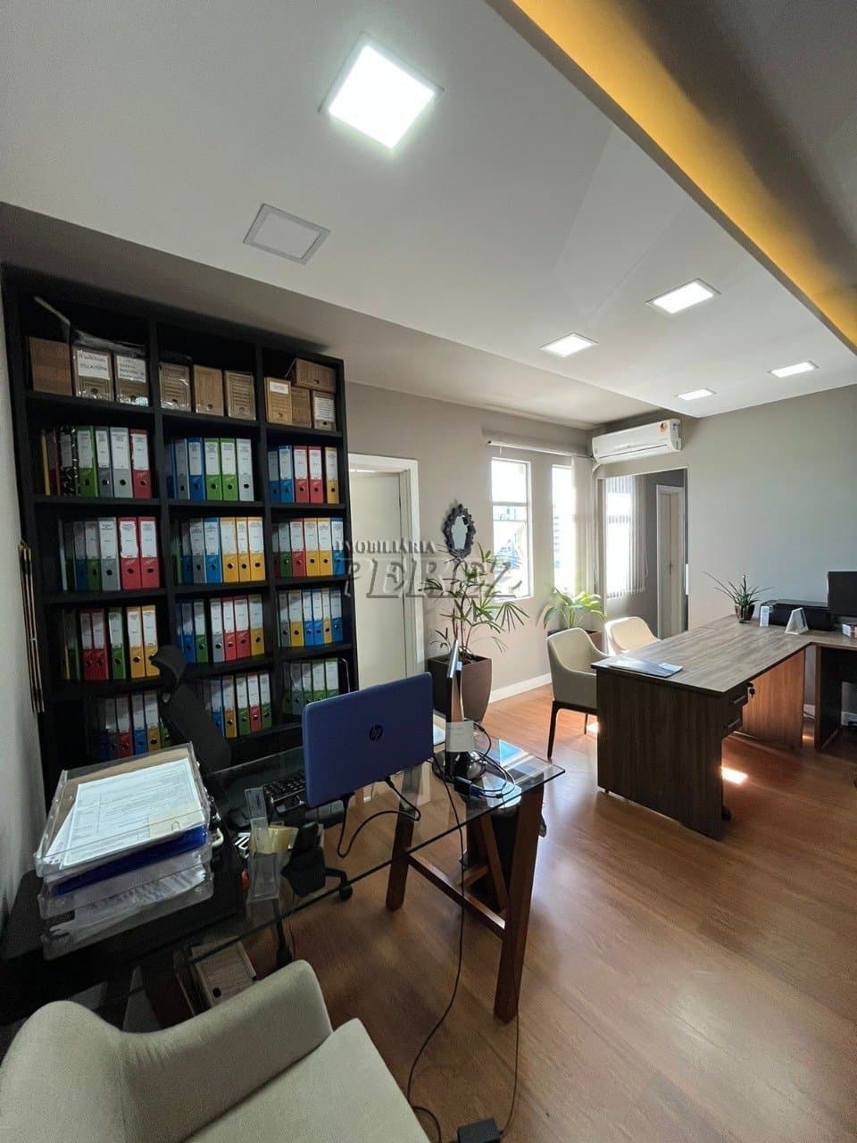 Sala comercial à venda no Edifício Ângelo Meranca na região central de Londrina - Foto 0