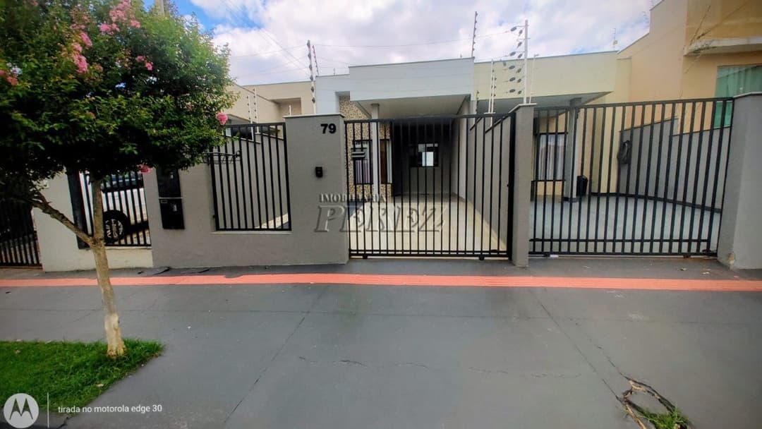 Casa assobradada no Jardim Colúmbia na região oeste de Londrina - Foto 0