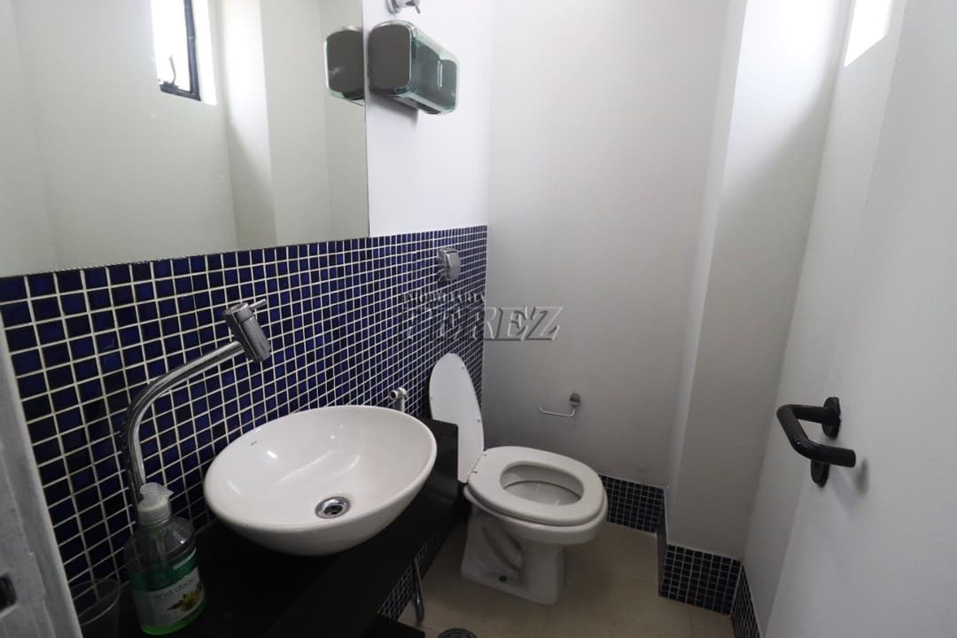 Sala comercial para alugar no Comercial Mercúrio na Rua Espírito Santo, no Centro de Londrina. - Foto 8