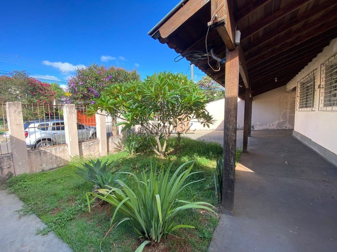 Casa para  locação próximo a Av. Santos Dumont - Foto 0