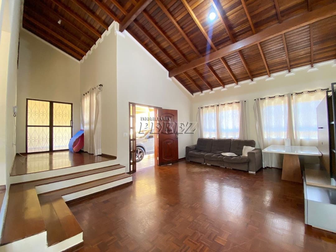 Casa, de 4 quartos, 325.26 m² para alugar no Monte Carlo - Londrina/PR - Foto 1
