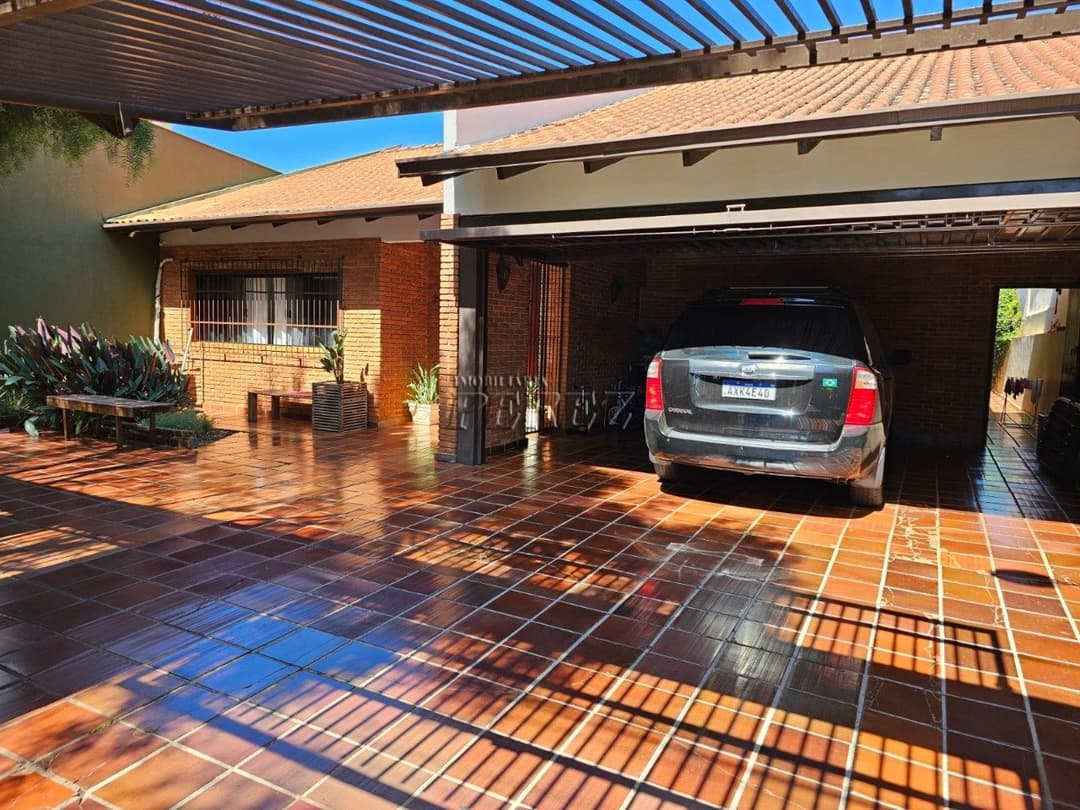 Casa à venda e locação. Ampla com 5 Dormitórios à Venda no Campo Belo - Londrina - Foto 11
