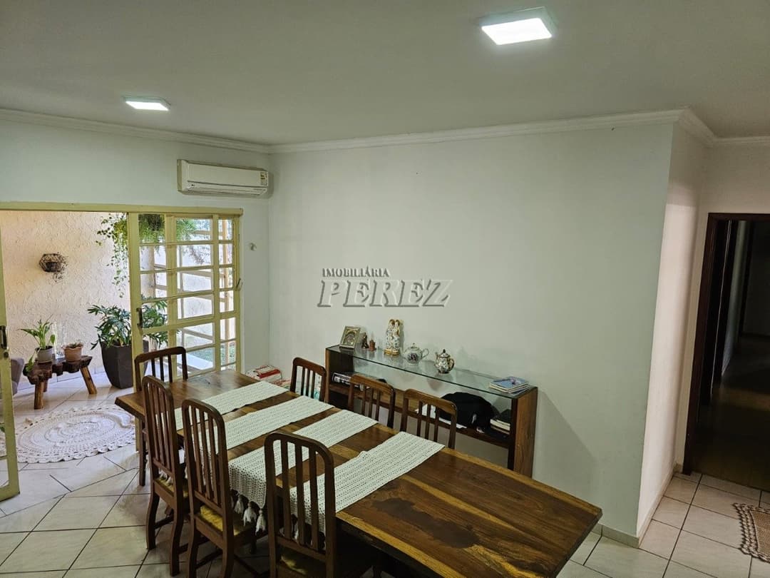 Casa à venda e locação. Ampla com 5 Dormitórios à Venda no Campo Belo - Londrina - Foto 1