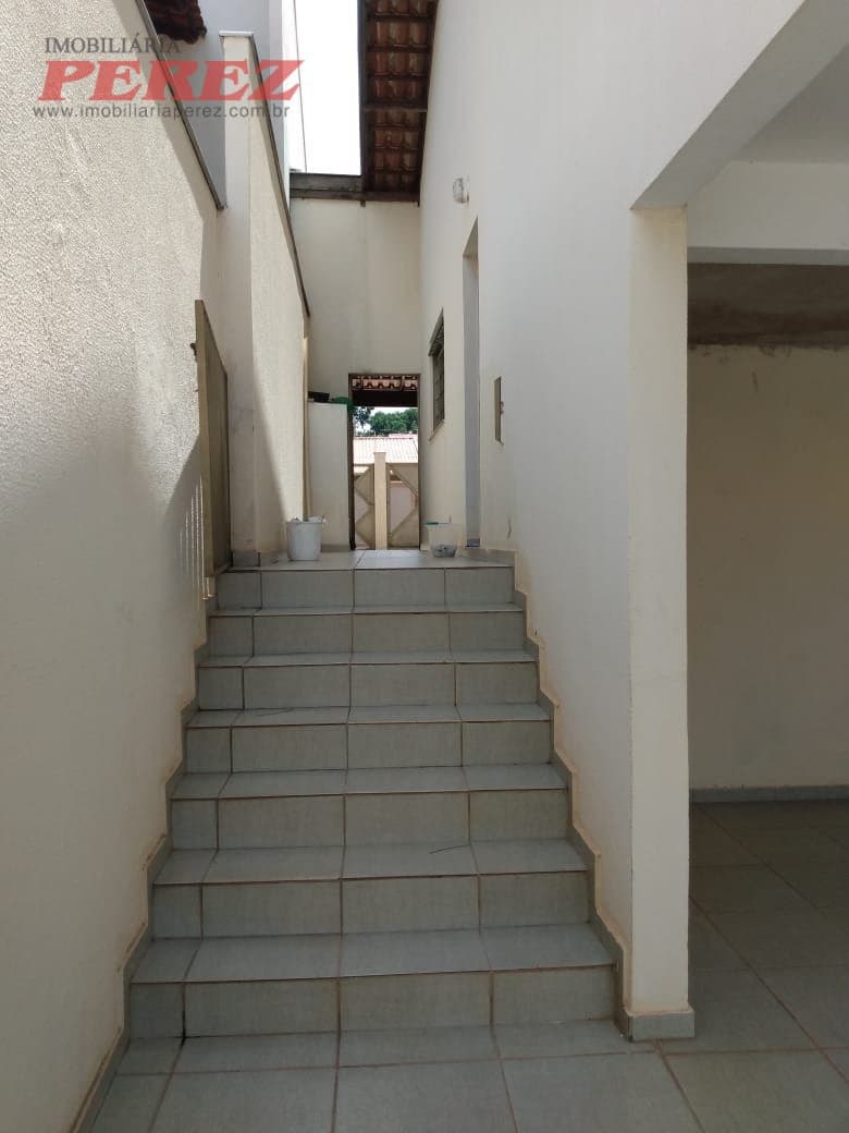 A Imobiliária Perez oferece à você essa ótima opção de sobrado a locação e venda em Londrina: - Foto 24