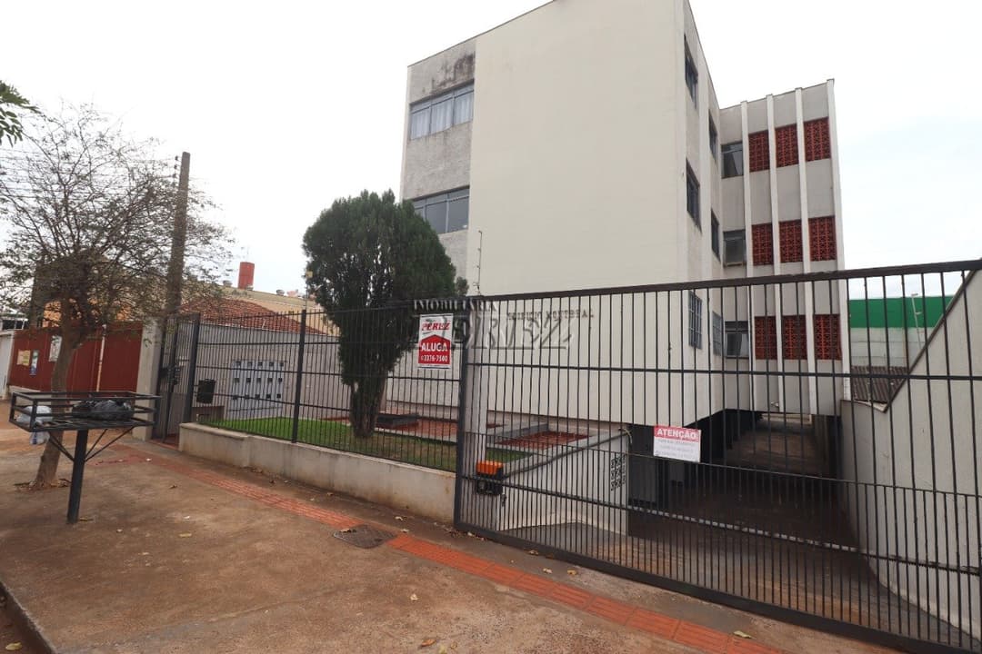 Apartamento para alugar na Rua São Salvador, centro de Londrina. - Foto 0