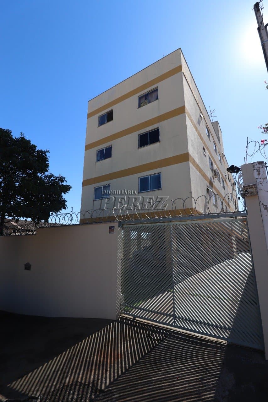 Apartamento para alugar no Edifício Patrícia Makino, centro de Londrina - Foto 0