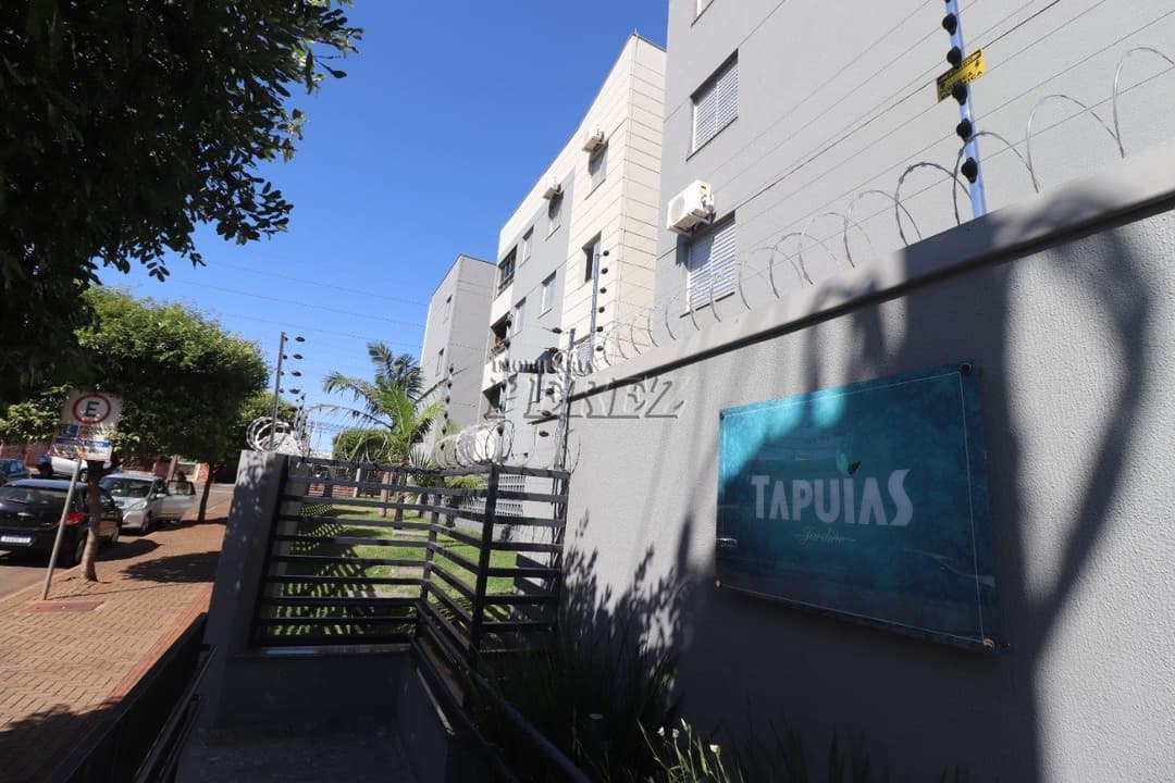 Apartamento para alugar na Rua Tapuias - Vila Yara - Foto 0