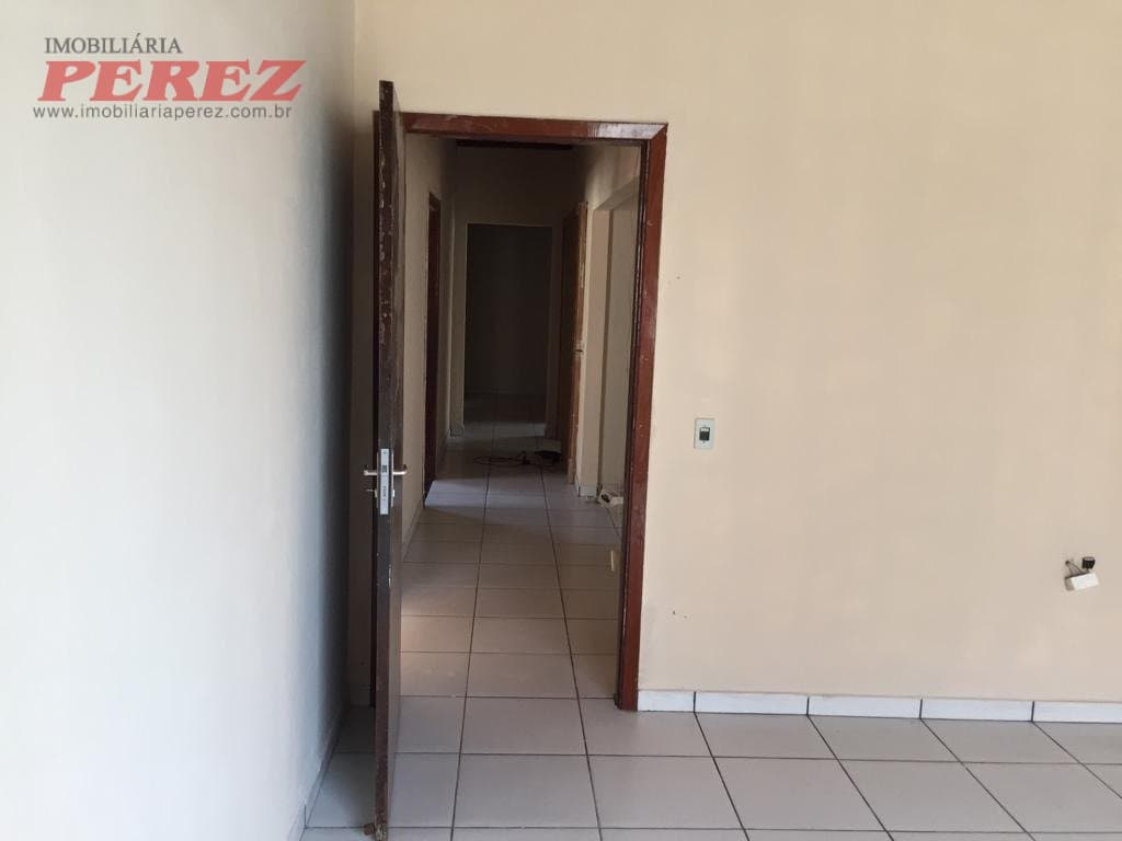 Casa comercial, de 3 quartos, 187.95 m² à venda no Bancarios - Londrina/PR - Foto 4