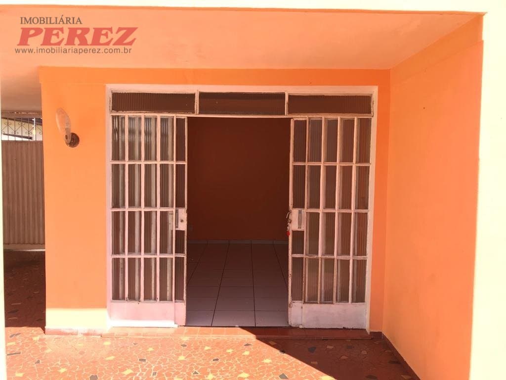 Casa comercial, de 3 quartos, 187.95 m² à venda no Bancarios - Londrina/PR - Foto 2