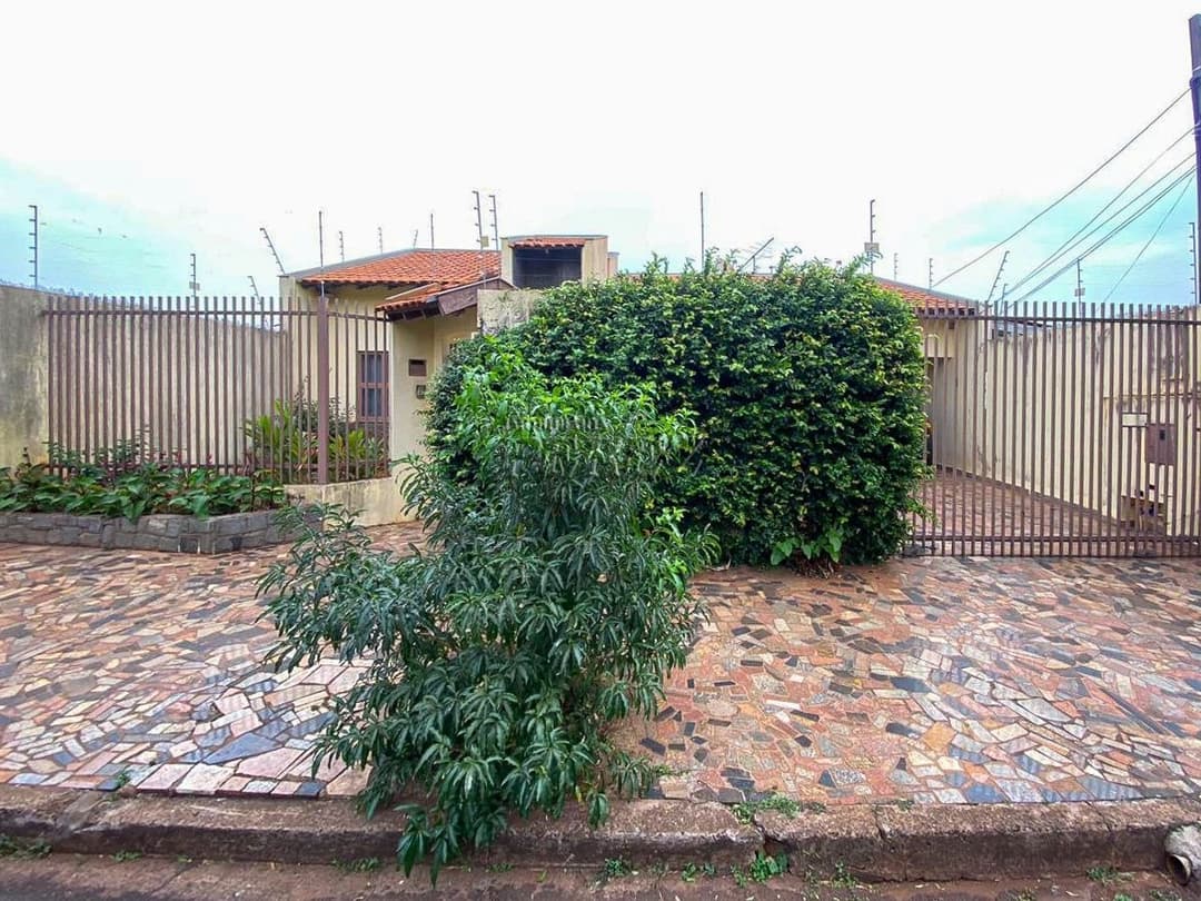 Casa a venda na rua Vasco Cinquini,  Bairro Santos Dumont - Foto 1