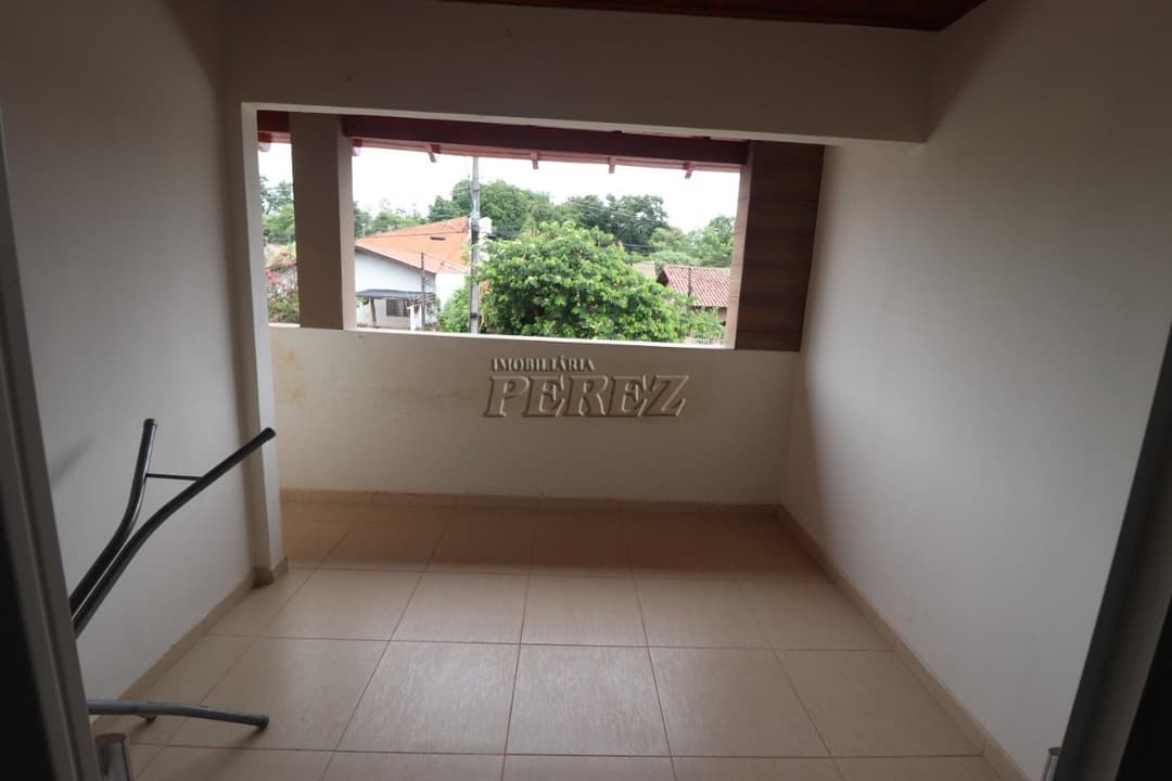 Casa, de 4 quartos, 195 m² à venda no Novo Aeroporto - Londrina/PR - Foto 2