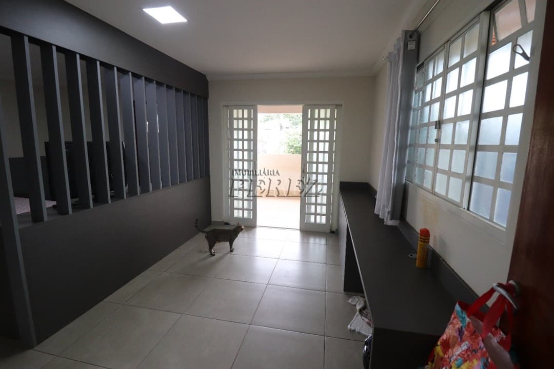 Casa, de 4 quartos, 195 m² à venda no Novo Aeroporto - Londrina/PR - Foto 4