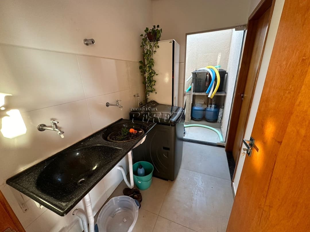 Casa, de 3 quartos, 220 m² à venda no Shangri-Lá - Londrina/PR - Foto 12