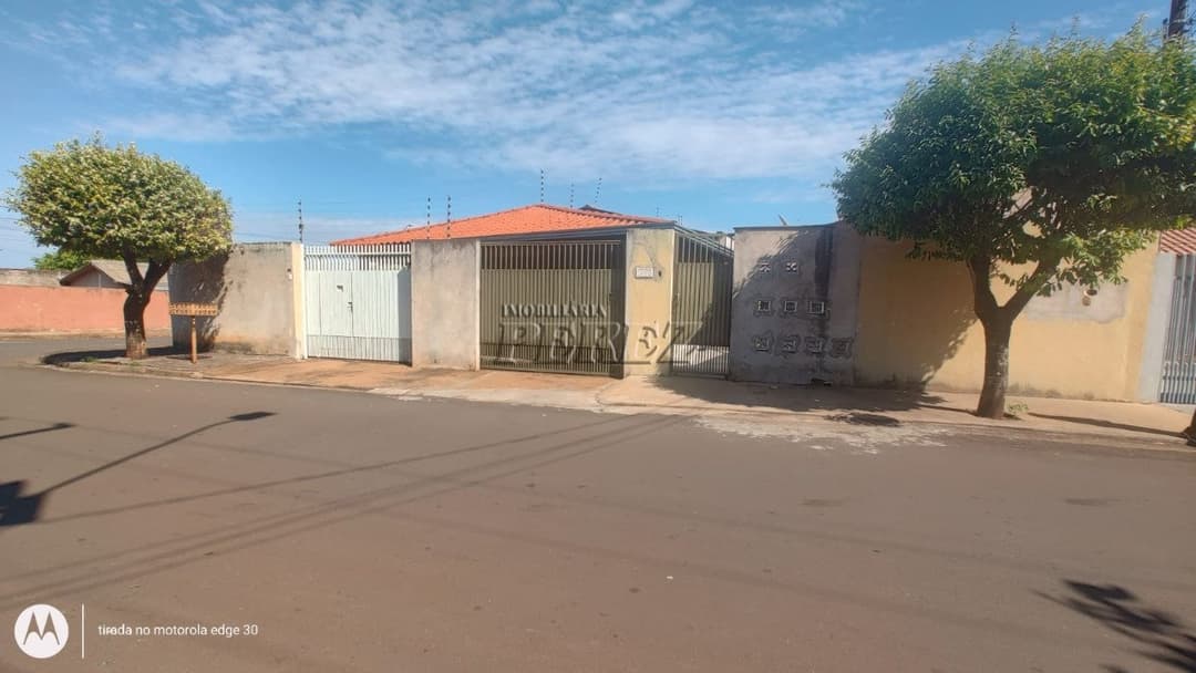 Casa a venda na rua Sertanópolis, Bairro Lindóia - Foto 1