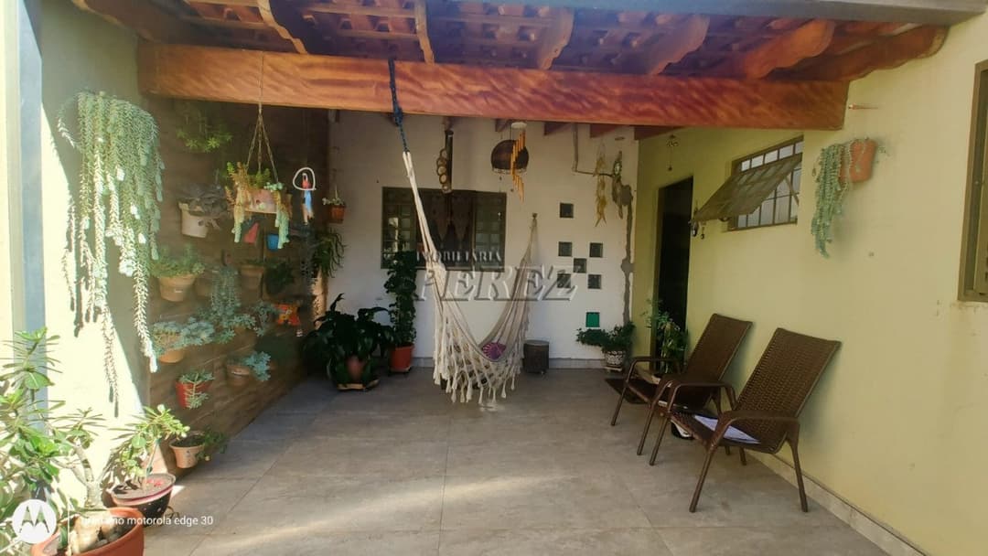 Casa a venda na rua Sertanópolis, Bairro Lindóia - Foto 5