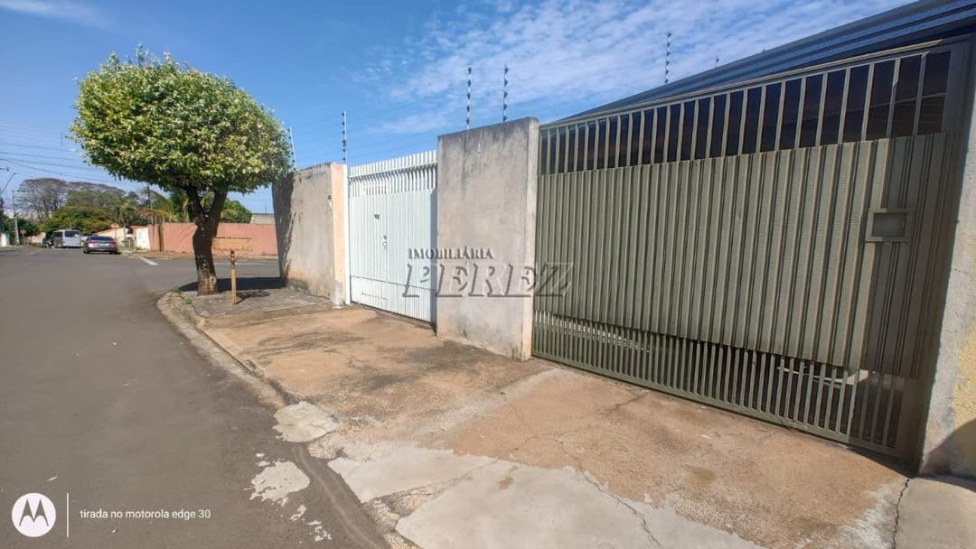 Casa a venda na rua Sertanópolis, Bairro Lindóia - Foto 0