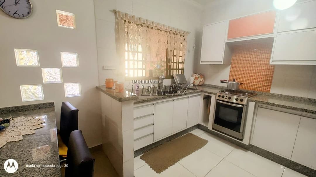 Casa a venda na rua Sertanópolis, Bairro Lindóia - Foto 13