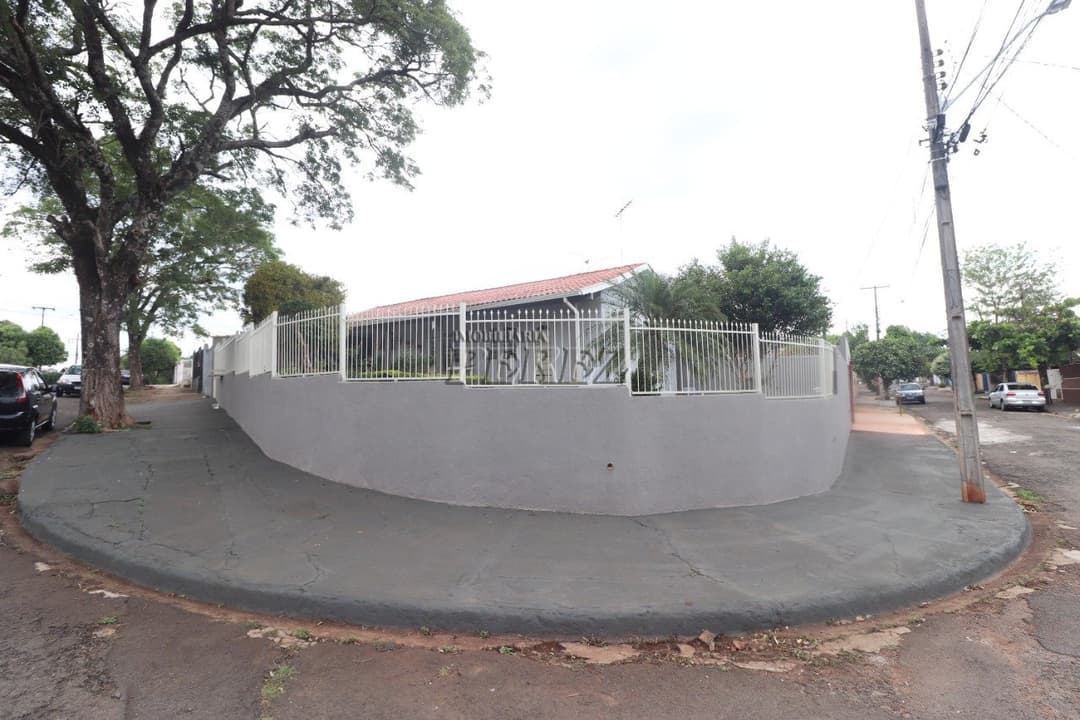 Casa a venda na rua Dorival Cavassani, Conjunto Ernani Moura Lima - Foto 1