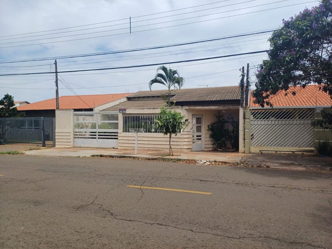 Casa, de 4 quartos para alugar no Pinheiros - Londrina/PR - Foto 0