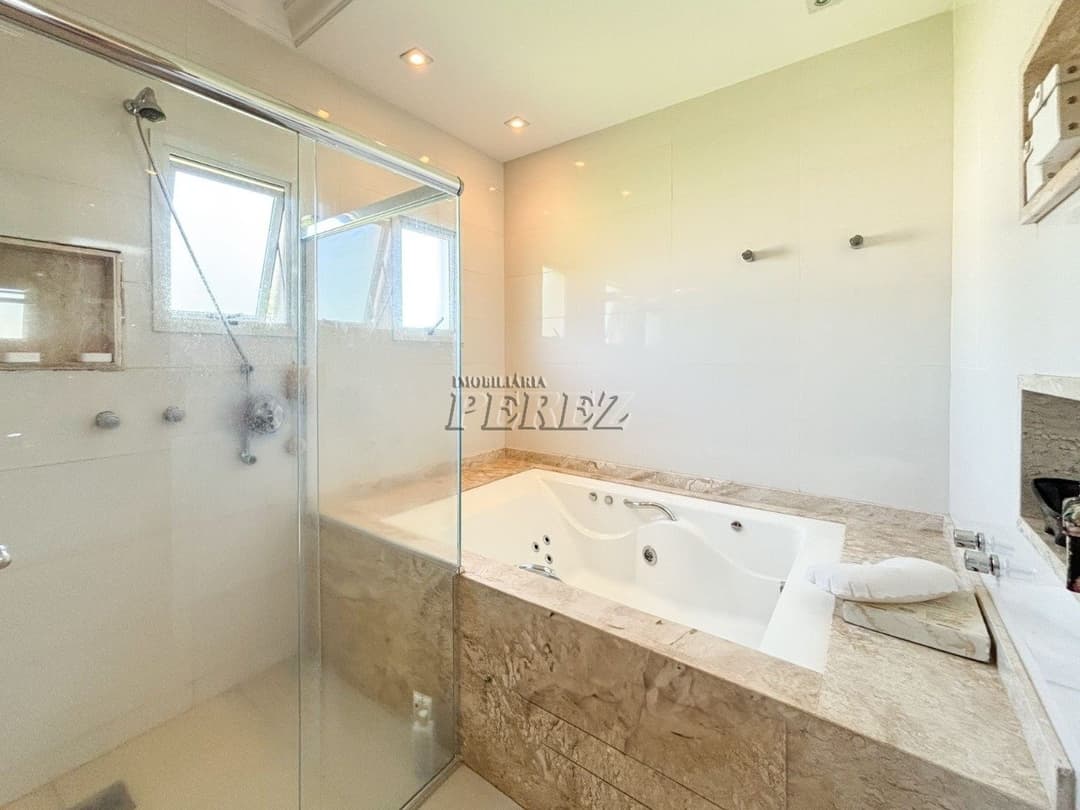 Casa  no Alphaville Jacarandás, de 4 quartos, 357 m² à venda no Gleba Fazenda Palhano - Londrina/PR - Foto 35