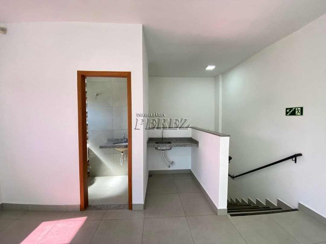 Galpão, 490 m² para alugar no Califórnia - Londrina/PR - Foto 8