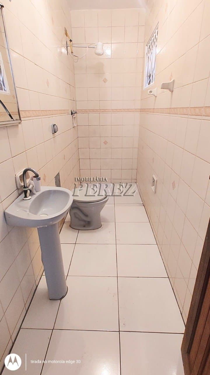 Casa para Venda e Locação na rua Arcilio Diassi, no  Conjunto Eucaliptos em Londrina. - Foto 15