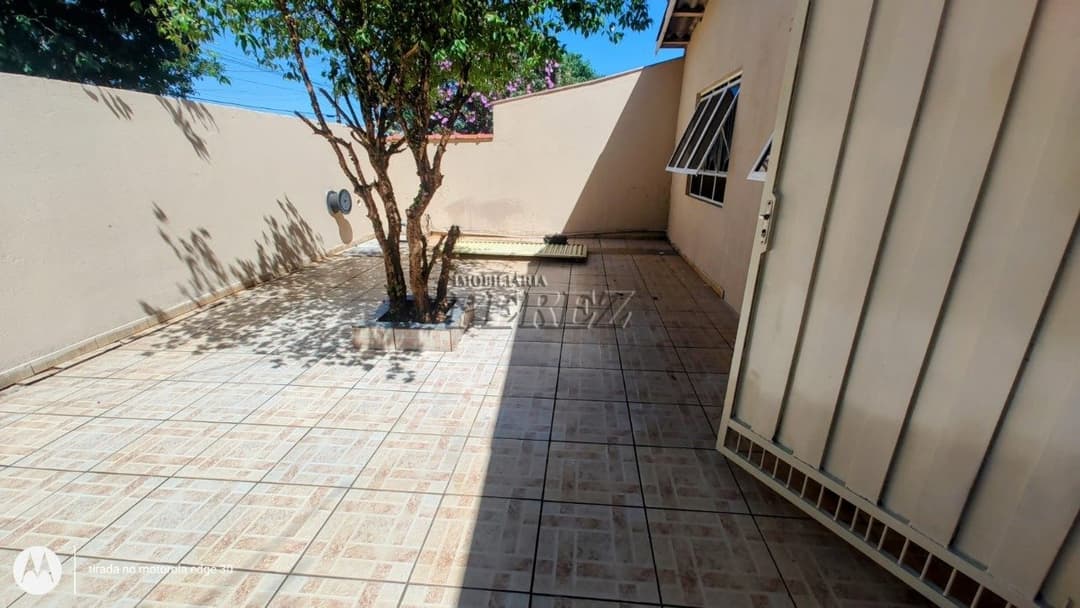 Casa para Venda e Locação na rua Arcilio Diassi, no  Conjunto Eucaliptos em Londrina. - Foto 5