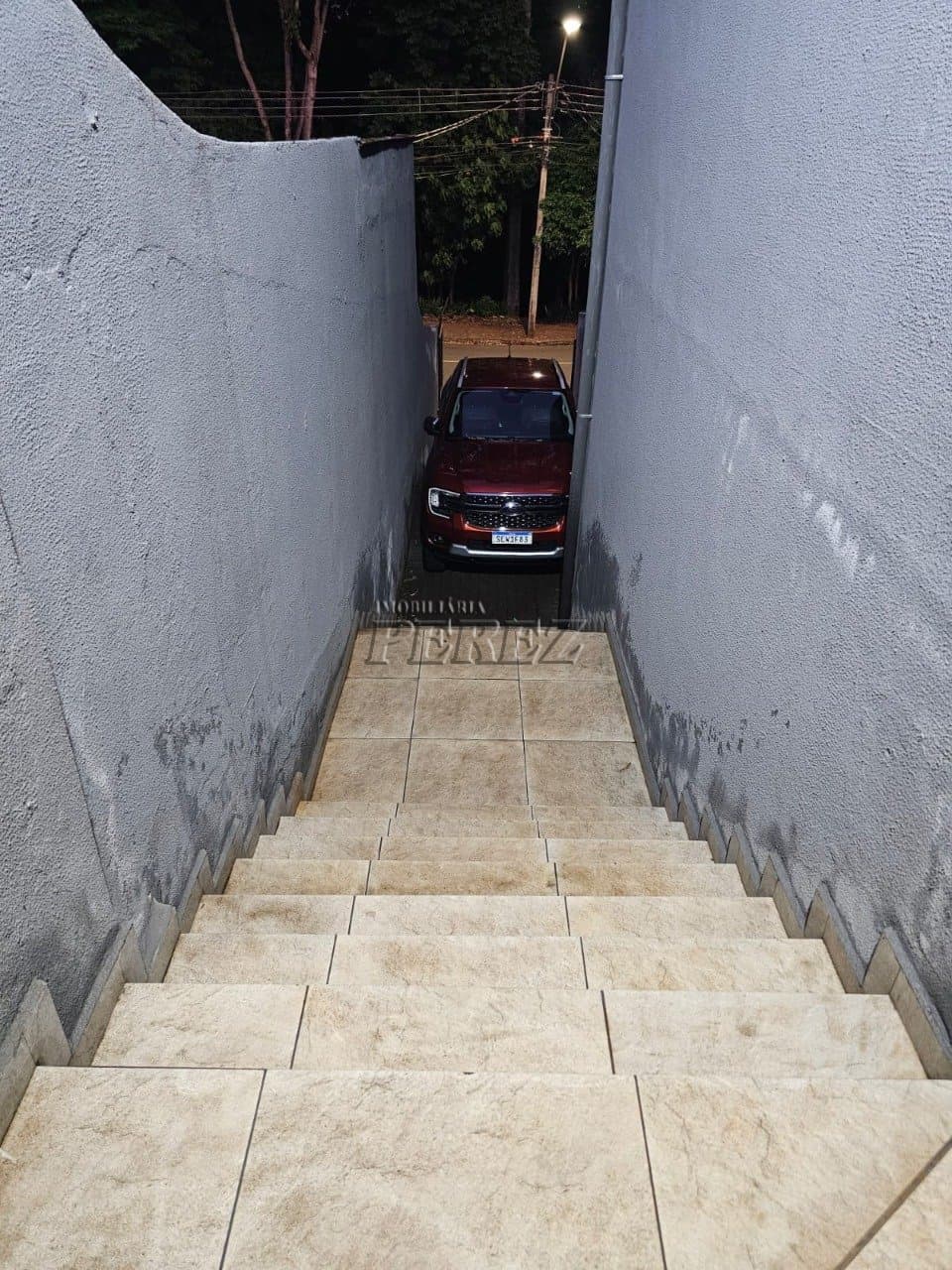 Casa, de 7 quartos, 198.45 m² para alugar no Champagnat - Londrina/PR - Foto 4