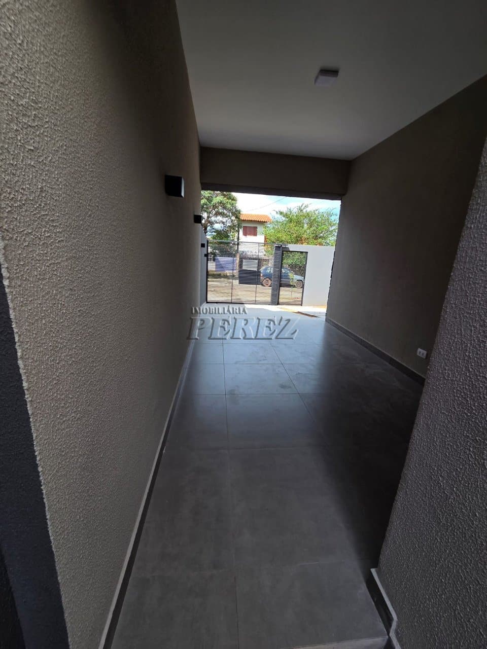 Casa à Venda na Zona Leste de Londrina na  Rua Antônio Eleutério Naves, Conjunto Rnani Moura Lima - Foto 2