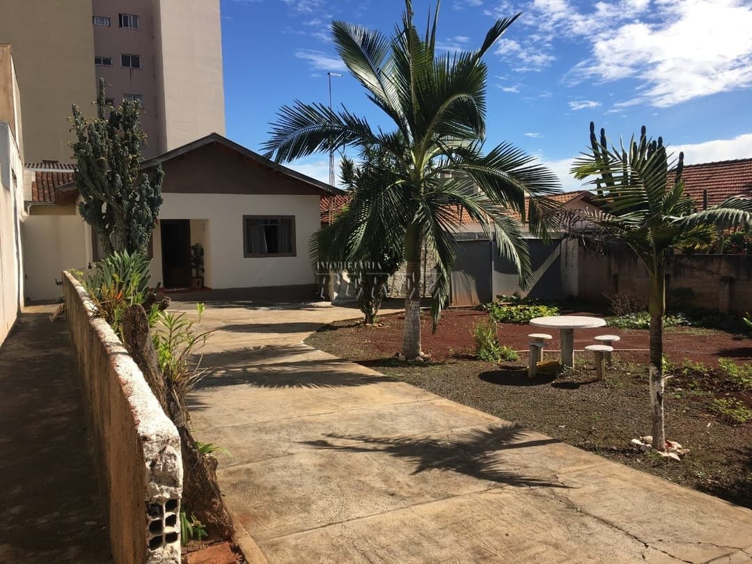 Casa a venda no Centro de Cambé na rua Espanha - Foto 0