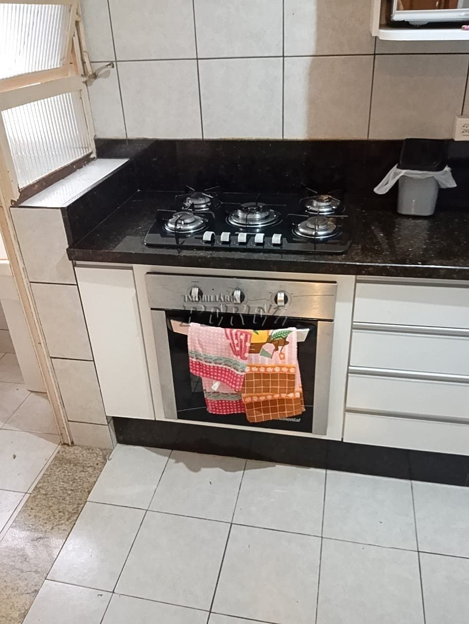 Localizado em ponto privilegiado no centro de Londrina, com fácil acesso a comércios, escolas, bancos, mercados e transporte público. - Foto 4