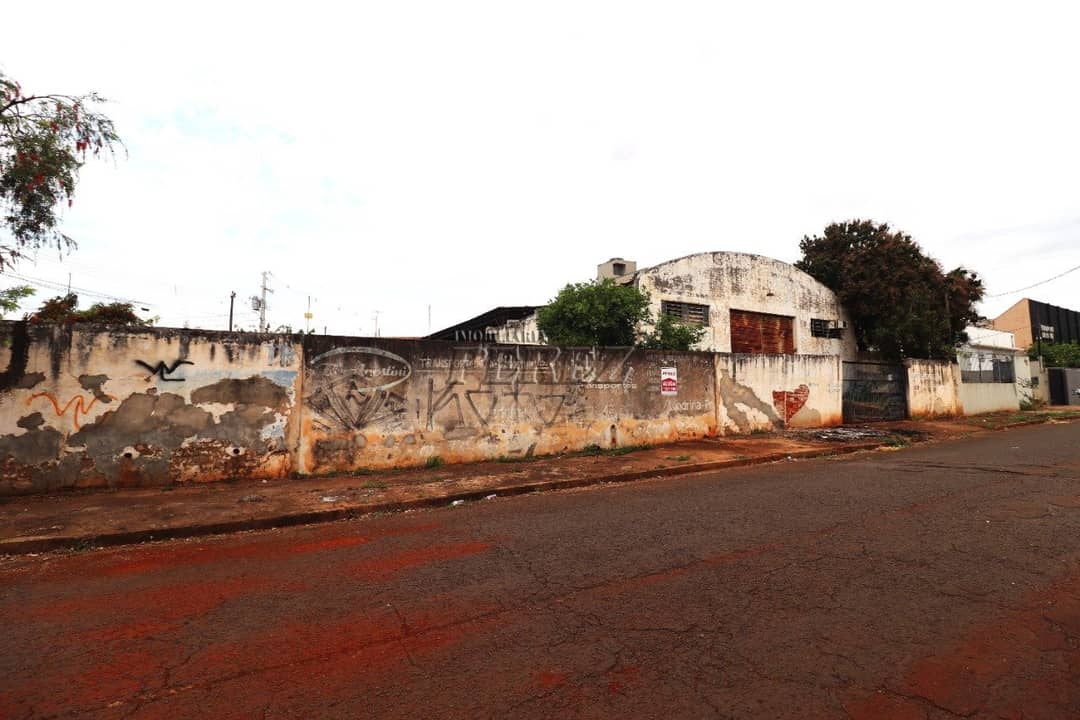 Barracão para alugar na Vila Casoni, no centro de Londrina. - Foto 0