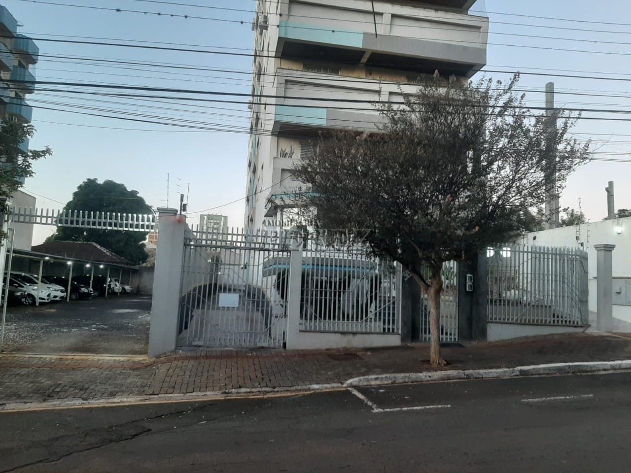 APARTAMENTO PARA VENDA E LOCAÇÃO - RUA CAMBARÁ EDIFÍCIO DUNAS DOURADA - Foto 2