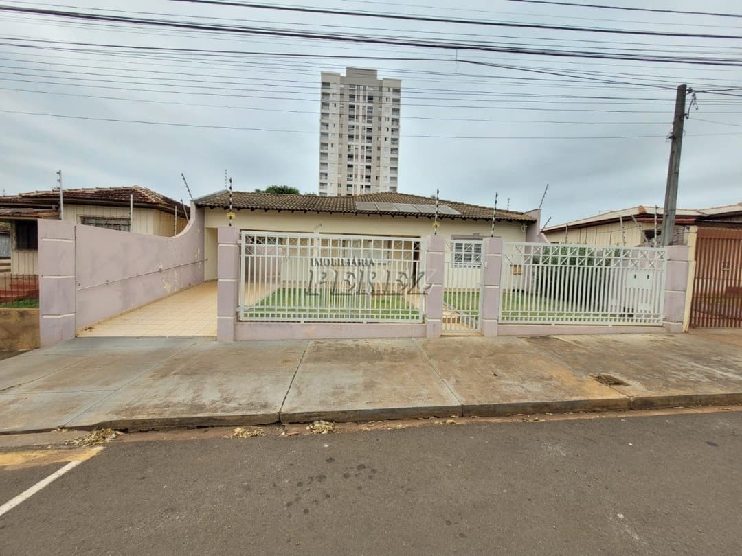 Casa à venda no centro Ibiporã Pr, localizada na Rua Primeiro de Maio - Foto 0