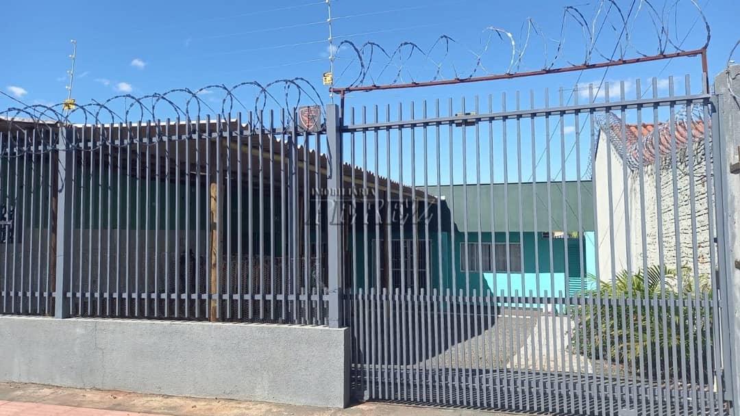 Casa térrea de alvenaria à venda na Rua Albert Einstein em localização privilegiada! - Foto 0