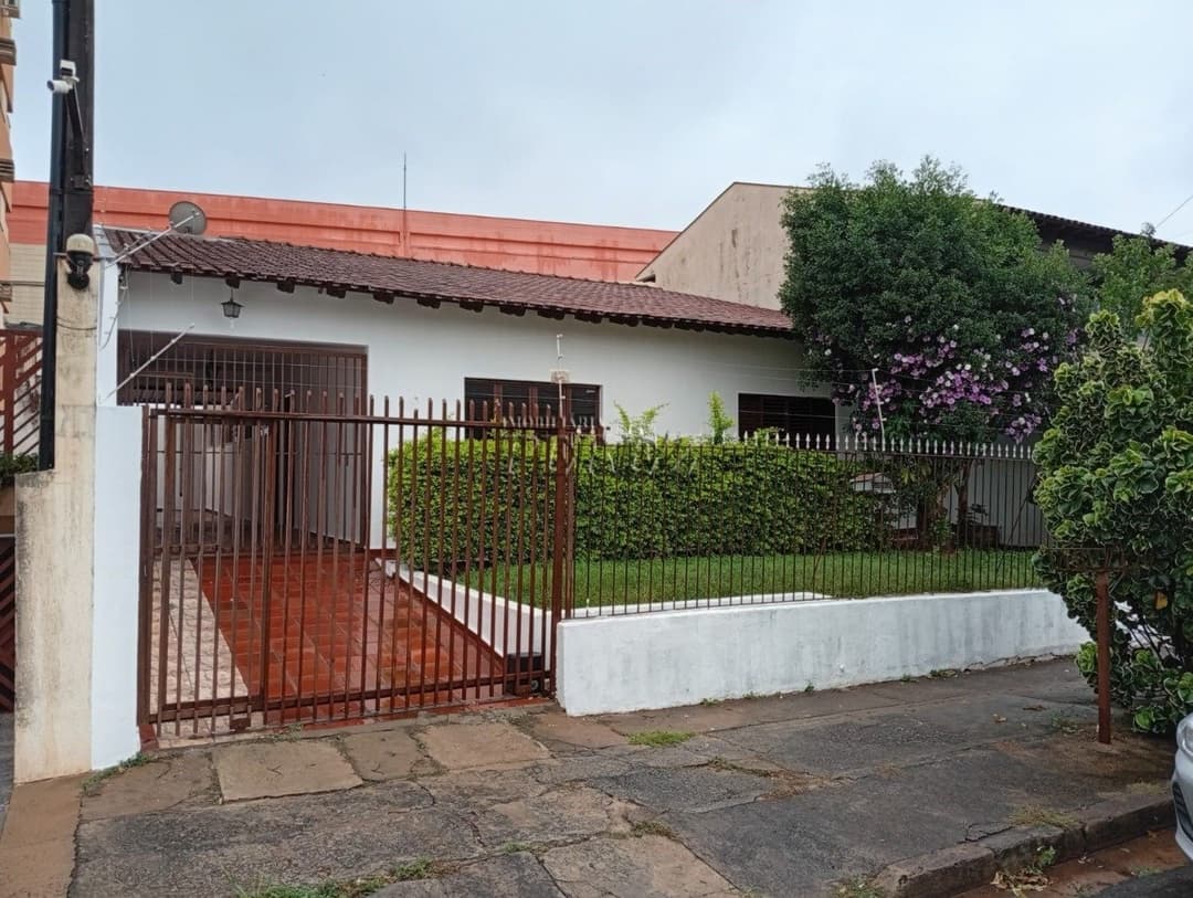Casa à venda no Bairro Vitória - Conforto, espaço e localização valorizada em Londrina! - Foto 0