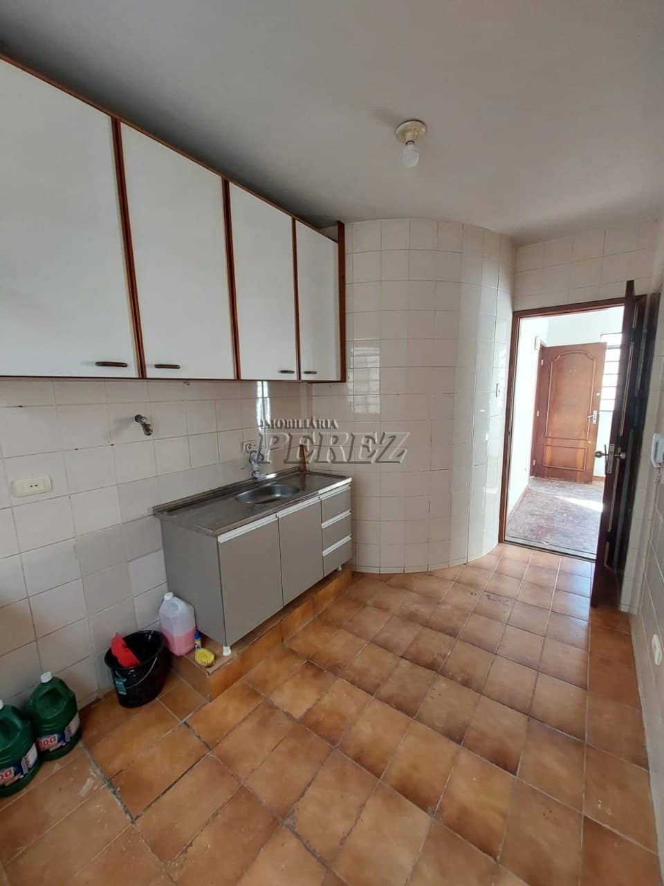 Apartamento térreo a venda com 3 quartos na Rua Ucrânia - conforto e localização valorizada em Londrina - Foto 2